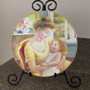 "A MOTHER'S LOVE" Mothers Day 1995 porcelain vintage plate trimmed in 22K gold